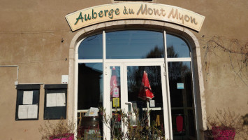 Auberge Du Mont Myon outside