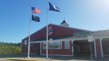 Nh Liquor Wine Outlet outside