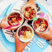 Menchie's Frozen Yogurt Parkville food