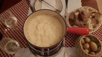 Fribourger Fonduestuebli food