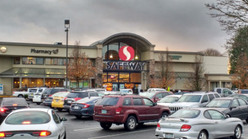 Safeway Liquor outside