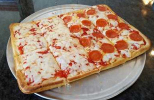 Giuseppe's Pizza Shop food