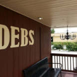Deb's Esterno