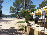 La Guinguette Du Lac outside