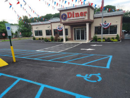 Betsy Ross Diner outside