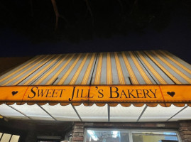 Sweet Jill's outside