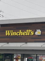 Winchell's Donut House outside