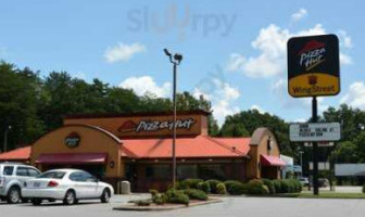 Pizza Hut outside