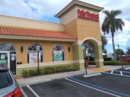 Pollo Tropical outside