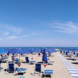 Lido Celommi outside