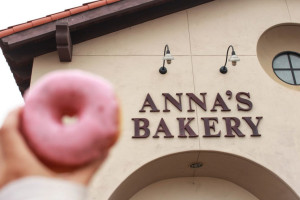 Anna's Marketplace Bakery food