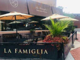 La Famiglia outside