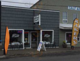 Beach Bakeshop outside