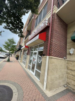 Oberweis Ice Cream And Dairy Store outside