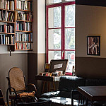 Le Cafe Livres inside