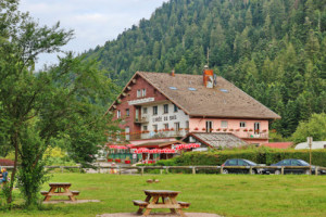 Auberge du Lac inside