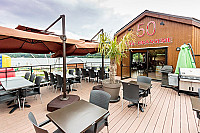 Restaurant le 50 inside