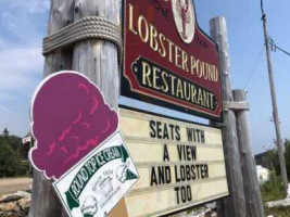 Lobster Pound inside