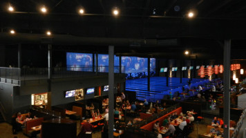 Boston Pizza inside