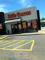 Little Caesars Pizza outside