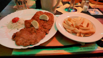 Schnitzelkönig food