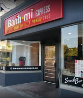 Banh Mi Express outside