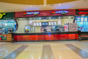 ‪pizza Hut‬ inside