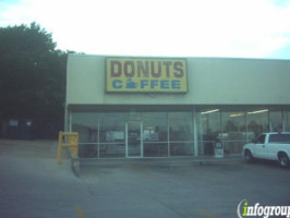 Donuts N Coffee outside