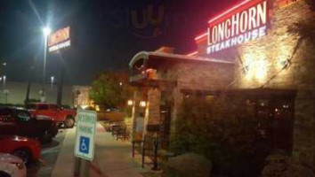 Longhorn Steakhouse outside