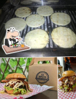 Asadero De Arepas Doña María food