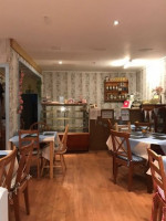 Louchi's Tearoom inside