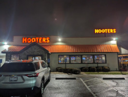 Hooters outside