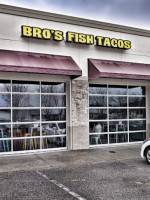 Bro's Fish Tacos outside