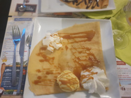 L'ile O' Crepes inside