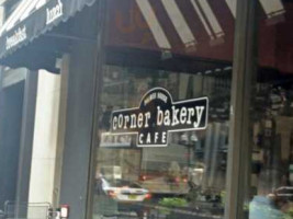 Corner Bakery inside