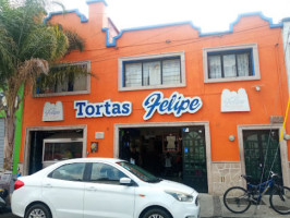 Tortas Felipe outside