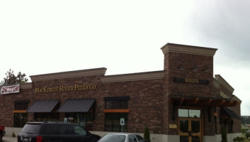 Mackenzie River Pizza, Grill Pub outside