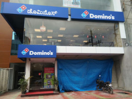 Domino's Pizza outside