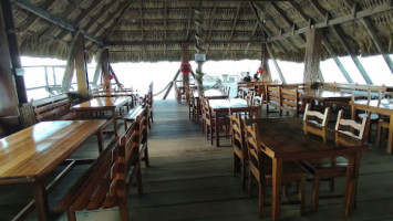 Pizzería El Muelle inside