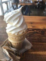 Blatt Beer Table N 12th St Dentro