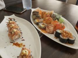 Sushi'n Eden food