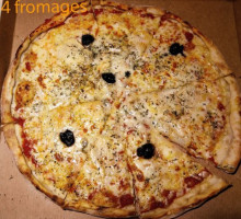 Cigales Pizza food