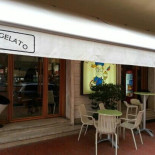 La Bottega Del Gelato outside