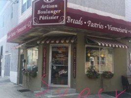 Artisan Boulanger Patissier outside