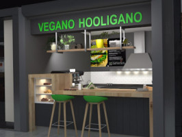 Vegano Hooligano Mala outside