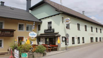 Gasthaus Riedl outside