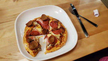 Boston Pizza food