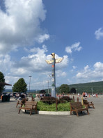 Heisler's Cloverleaf Dairy outside