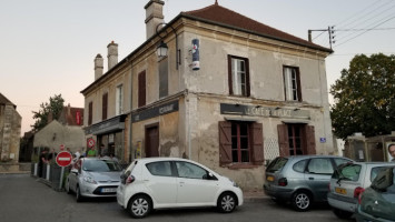 Le Cafe De La Place outside