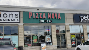 Pizza Nova outside